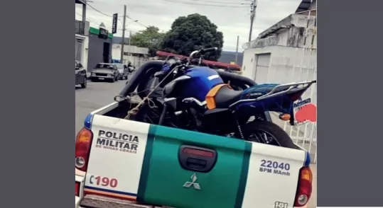 Motocicleta apreendida por suspeita de clonagem em minas Novas