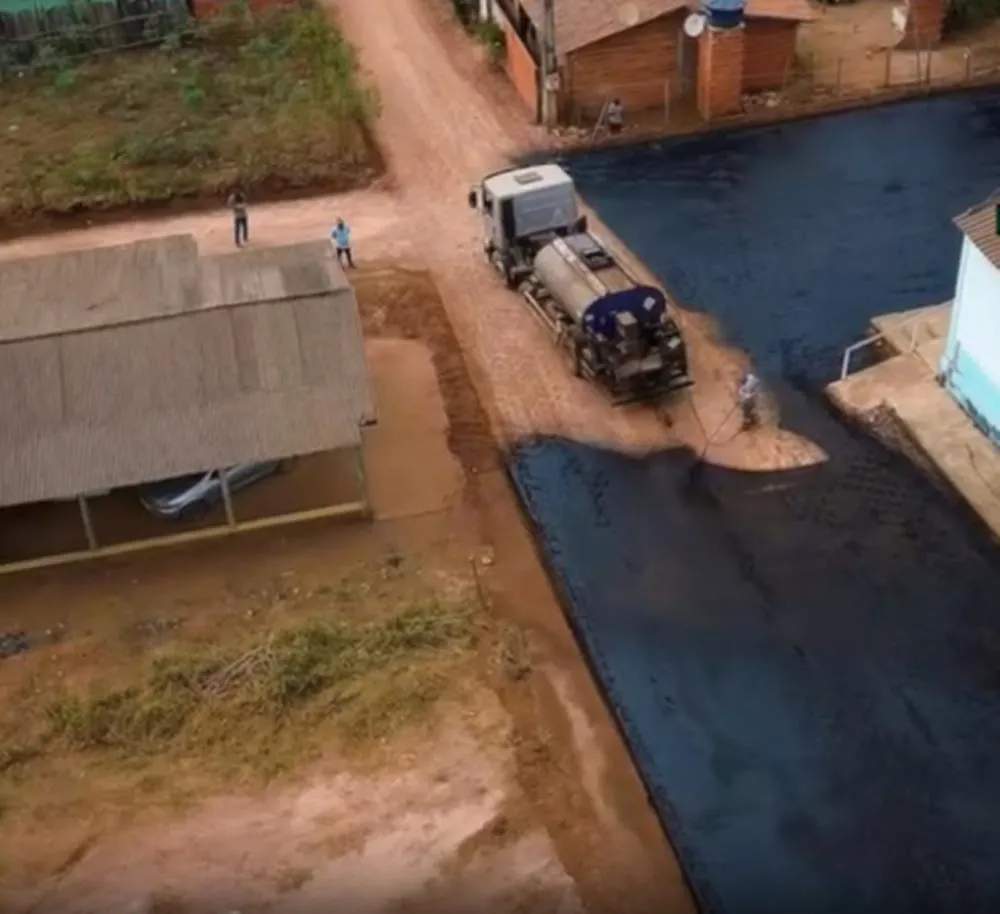 Uma promessa feita aos moradores da comunidade São Benedito, em Angelândia (MG), começou a ganhar forma na última quinta-feira, 27 de agosto, com o início das obras de pavimentação